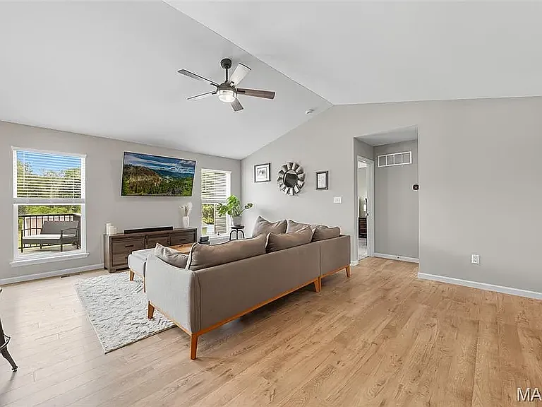 761 Creek View Dr — Photo 22