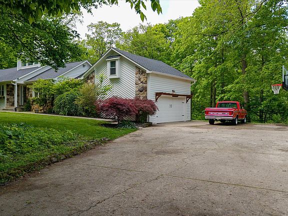 3rd image of 13300 Fairwood Dr