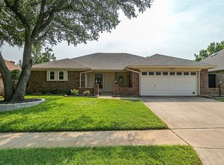 1308 Country Meadows Dr, Bedford, TX 76021