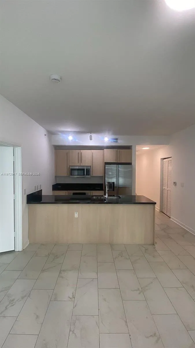 Building Photo - 1111 SW 1st Ave #2016