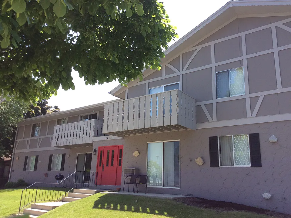 Chateau Apartments