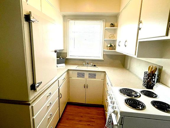 3rd image of 1215 Chemeketa St NE #103W