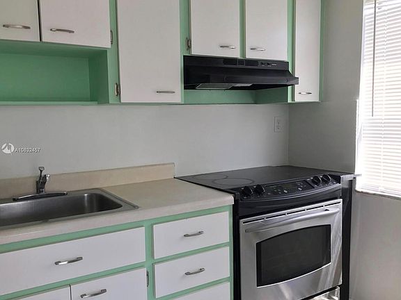 2nd image of 102 SE 10th St #202