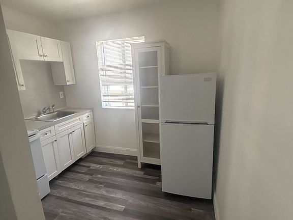 3rd image of 542 NW 8th St #11