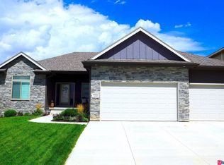 7233 N 171st St, Bennington, NE 68007