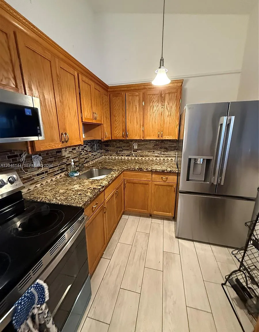 Carmel Lakes Condo No 6 — Photo 2