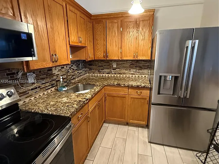 468 NE 206th Ln #203 — Photo 3