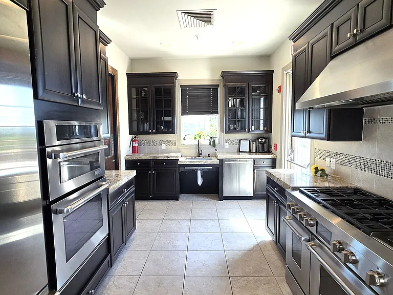 824 Center Meadow Ln — Photo 30