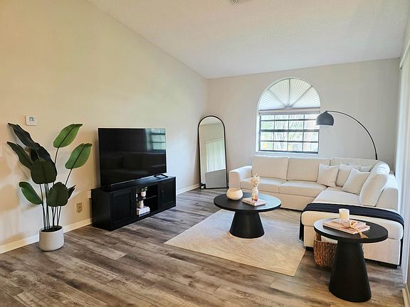 4th image of 5450 Verona Drive #L