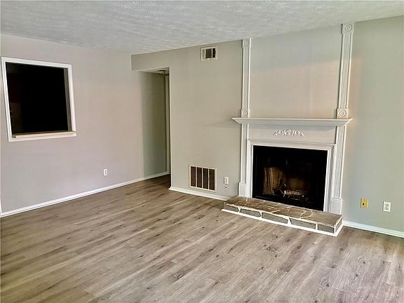 2nd image of 1380 Brockett Pl