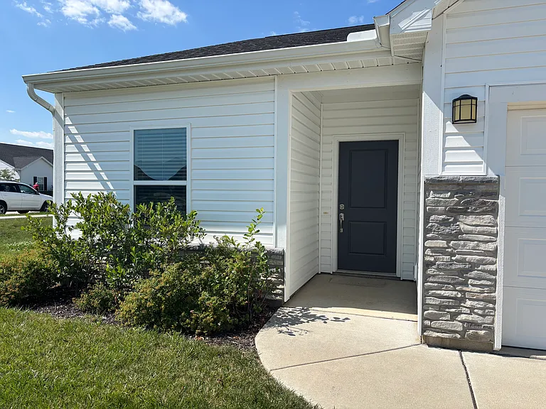 1182 Thorny Ln — Photo 3