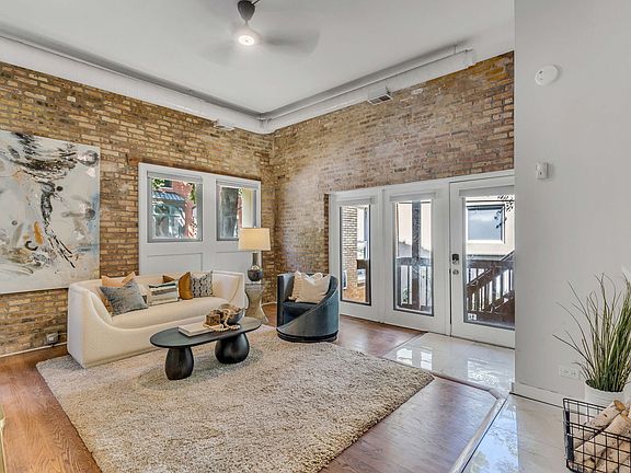 3rd image of 1001 W Altgeld St APT 3