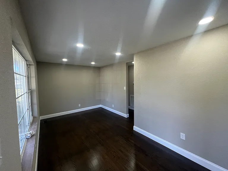 221 Campbell Dr — Photo 4