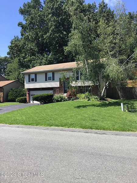 3rd image of 31 Aspen Circle