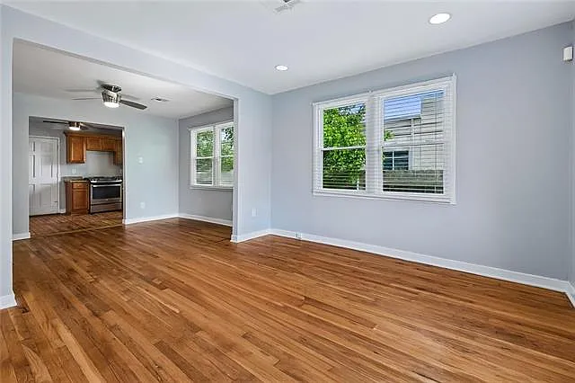 300 Maine St — Photo 3