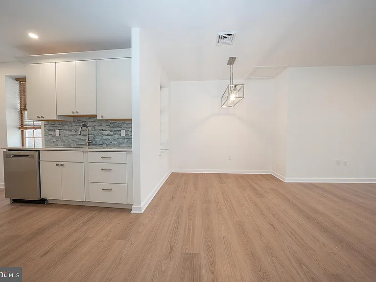 42 N Waterloo Rd #38 — Photo 10