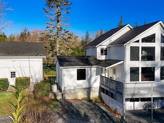 3rd image of 8894 Giles Rd.