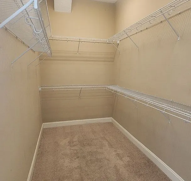 654 South Loop Pkwy — Photo 15