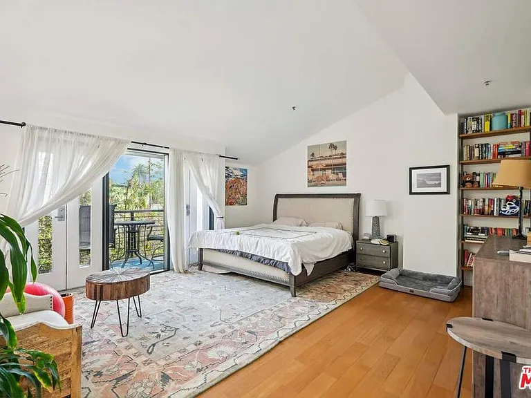 815 Hampton Dr #3 — Photo 8