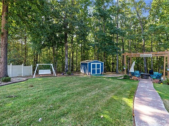 2nd image of 240 Lofty Eagle Ln