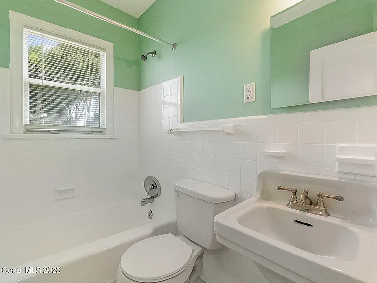 533 E Lincoln Ave — Photo 12