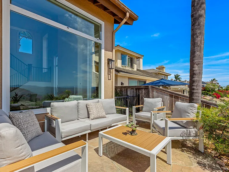 1807 Amalfi Dr — Photo 31