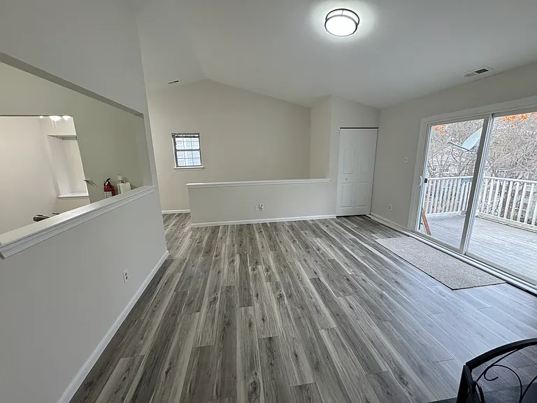 4834 Hawthorne Ln — Photo 10