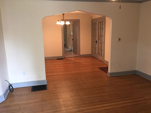 5th image of 4215 Graceland Ave