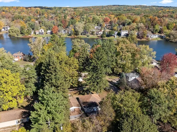 1334 De Goff Ct, Lake Orion, MI 48362