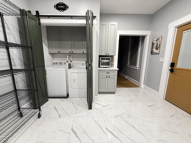 Kitchen/Laundry