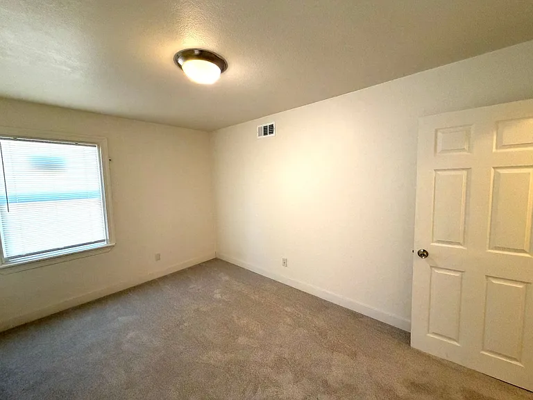877 Eleanor Ave — Photo 43