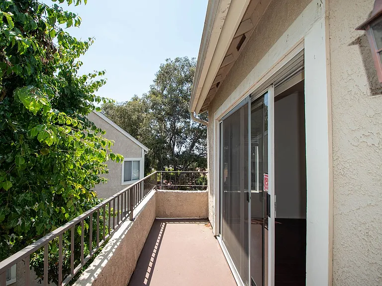15520 Foothill Blvd — Photo 3