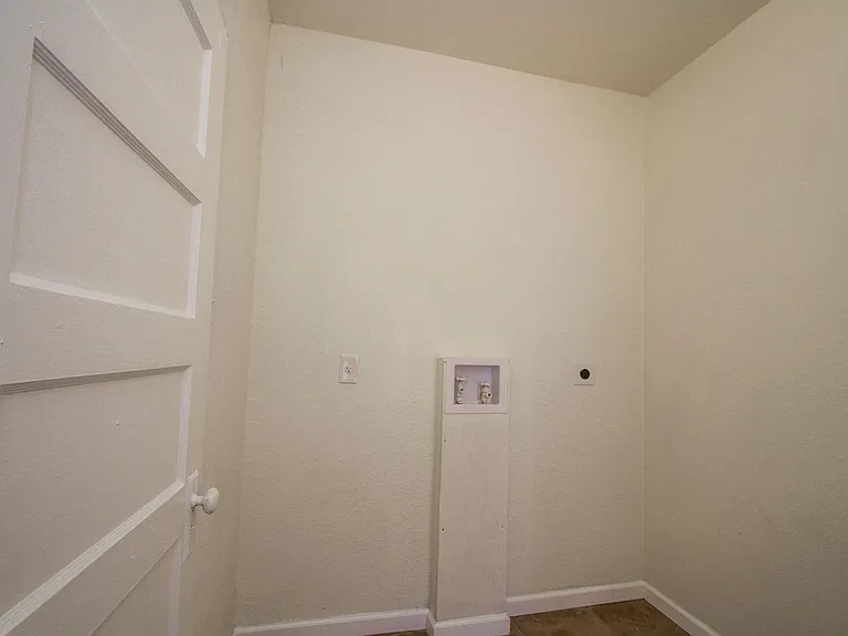 924 Saint James — Photo 16