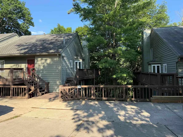 9701 S Harbour Pointe Dr #J40, Bloomington, IN 47401