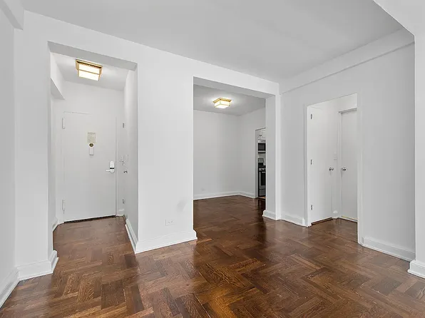 40 Park Avenue image 4 of 13