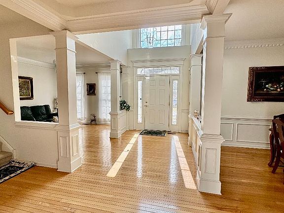 5th image of 9 Ridings Way #8