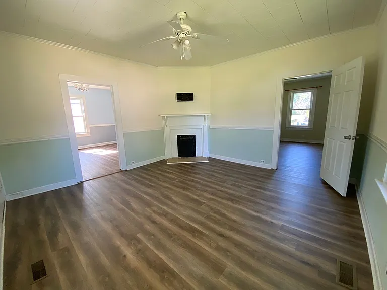 130 Oak St — Photo 12