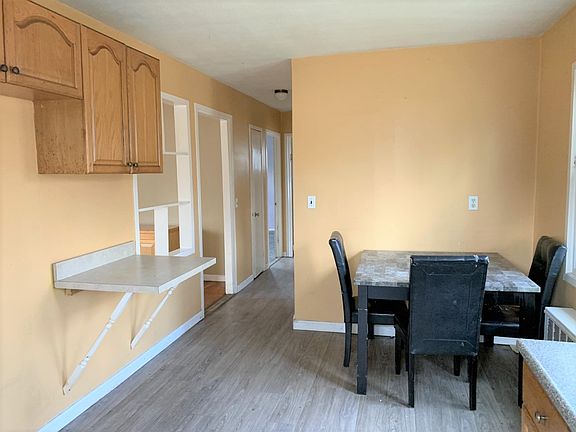 2nd image of 165 Dahlia Dr