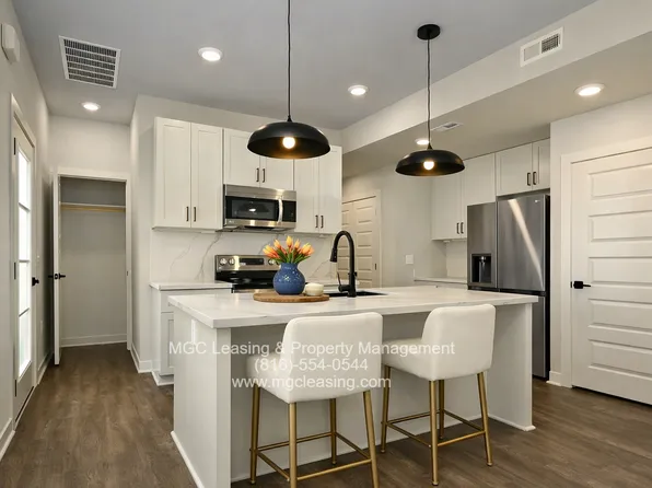 267-277 Persimmon Rd, 267-277 Persimmon Rd, Raymore, MO 64083