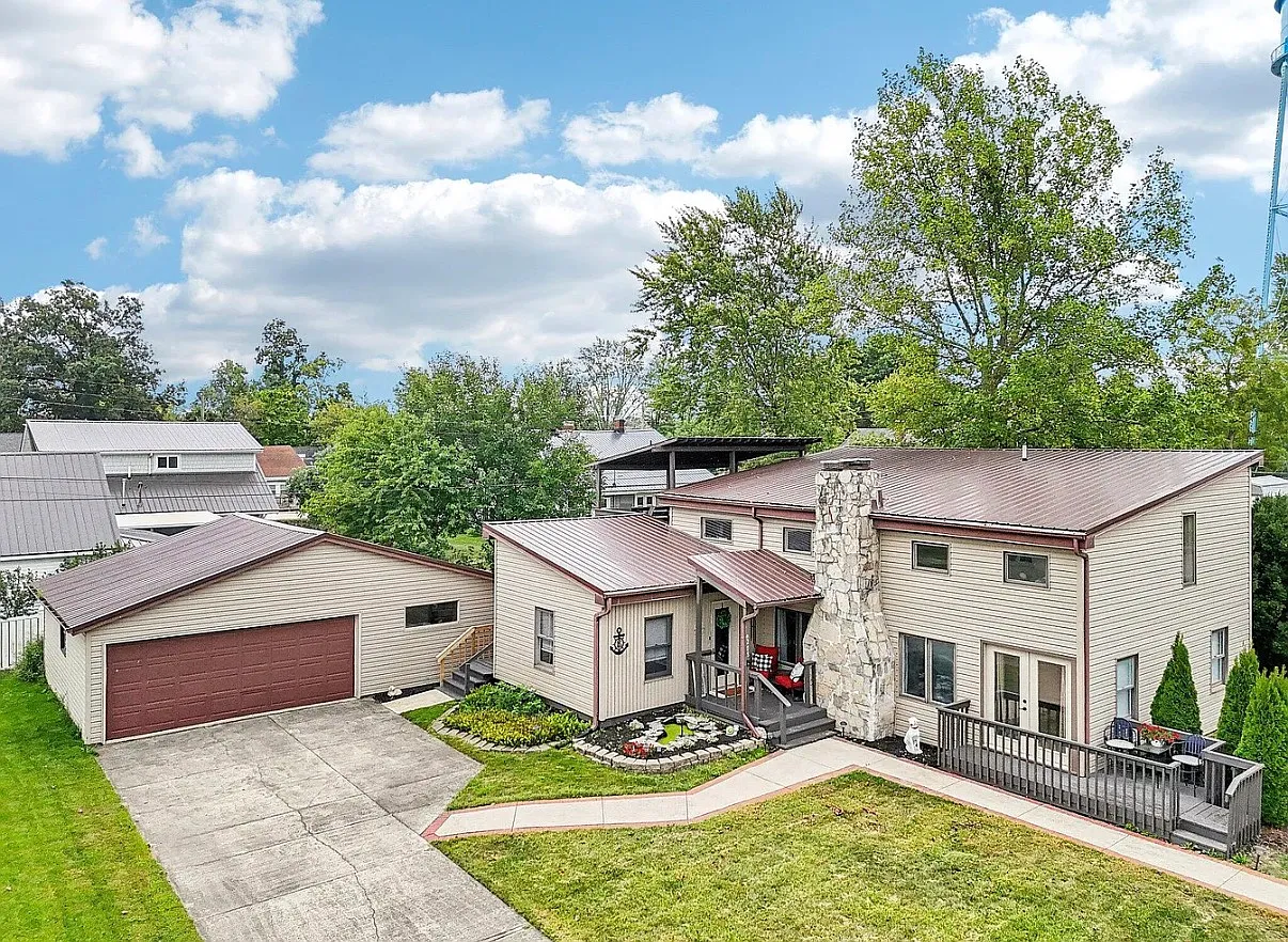 3 bed, 2160 sqft, $2,750 — Photo 1