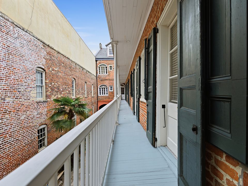 1st image of 927 Toulouse St #104