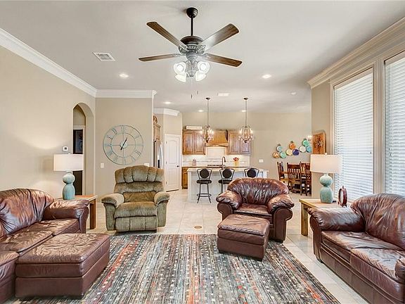 5th image of 311 Oar Wood Dr