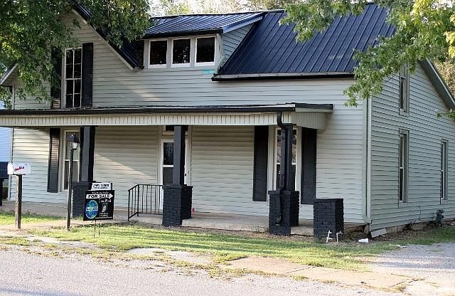 1st image of 107 Woodland St