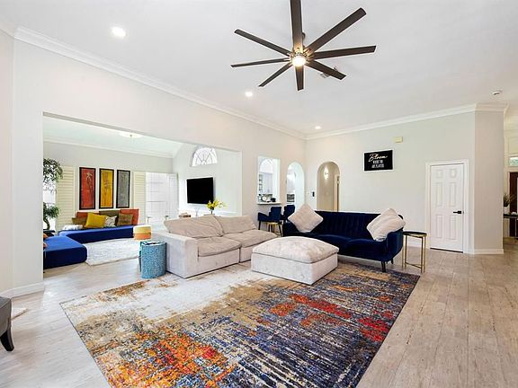 5th image of 4507 Crescent Lakes Cir