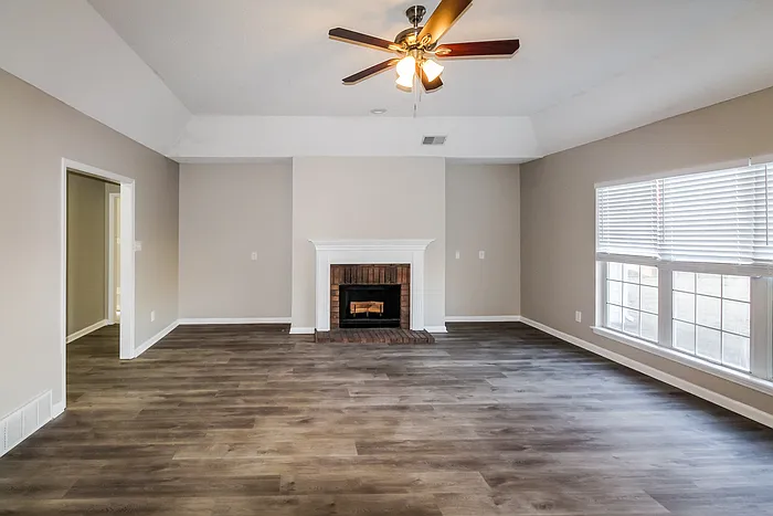 3 bed, 2.0 bath, 1634 sqft, $1,795 — Photo 3