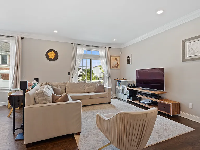 91 W Broad St #13 — Photo 5