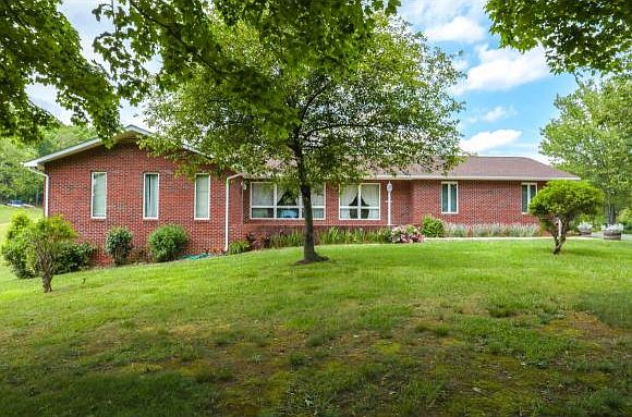 1st image of 404 Knob Hill Dr