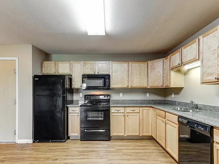 McEnroe Place Apartments — Photo 10