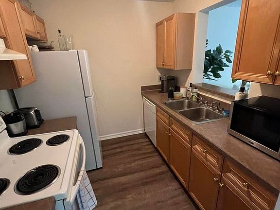 4th image of 2219 Rosewood Dr #1