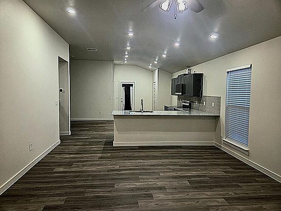 2nd image of 2829 Oleander Way